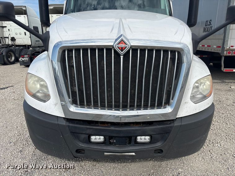 image for item YA2431 2019 International LT625 semi truck