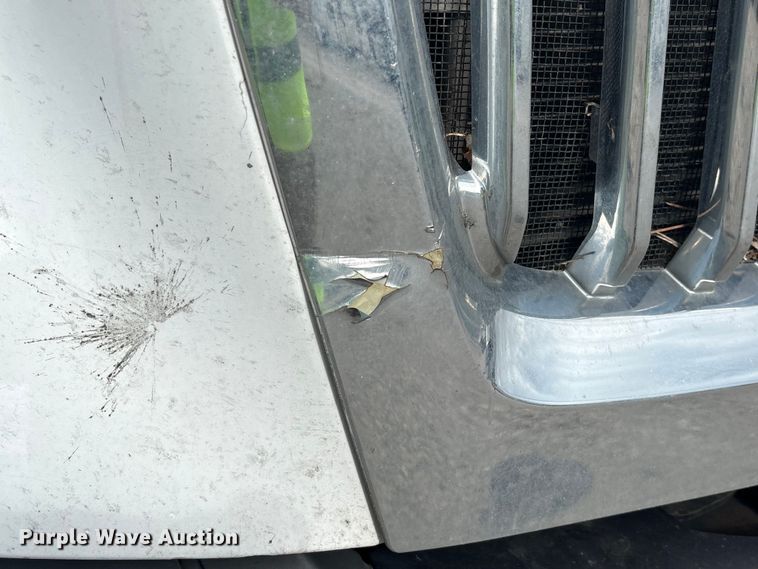 image for item YA2431 2019 International LT625 semi truck