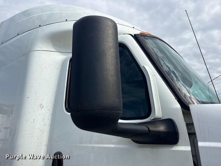 image for item YA2431 2019 International LT625 semi truck