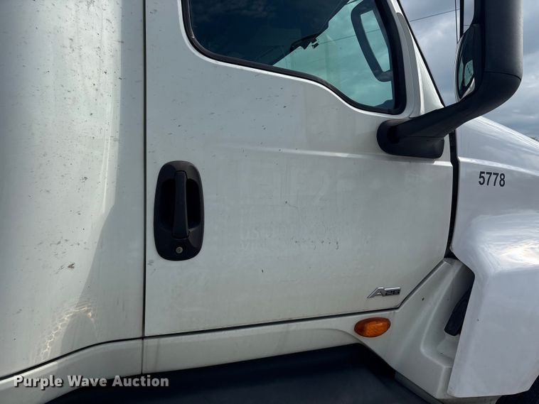 image for item YA2431 2019 International LT625 semi truck