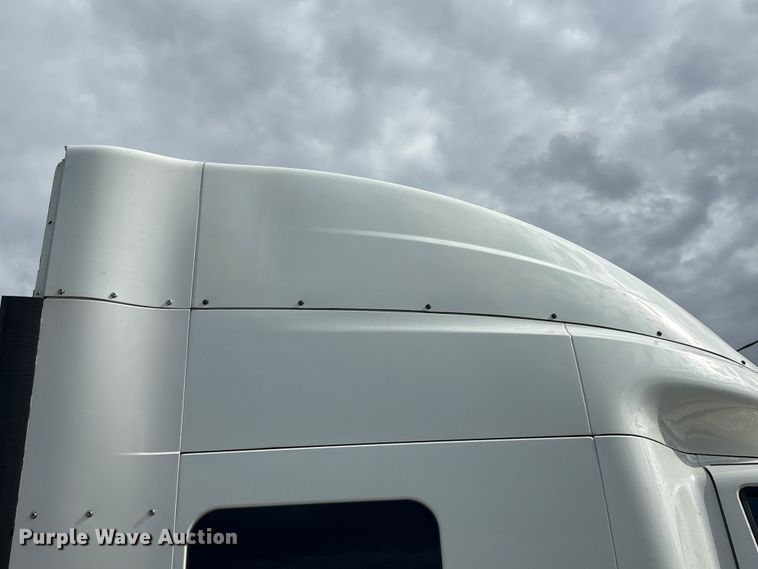 image for item YA2431 2019 International LT625 semi truck