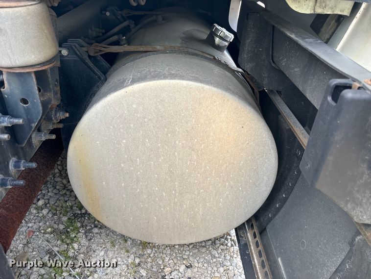 image for item YA2431 2019 International LT625 semi truck