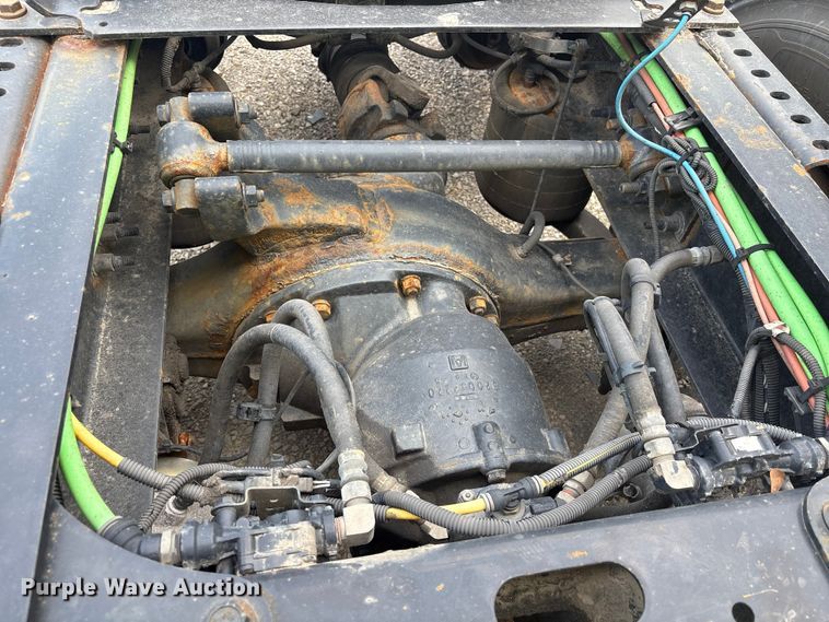 image for item YA2431 2019 International LT625 semi truck