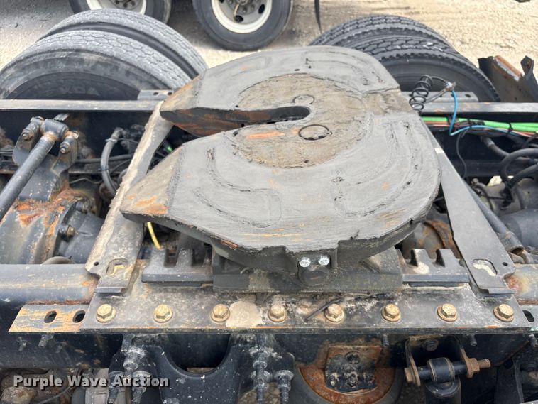 image for item YA2431 2019 International LT625 semi truck