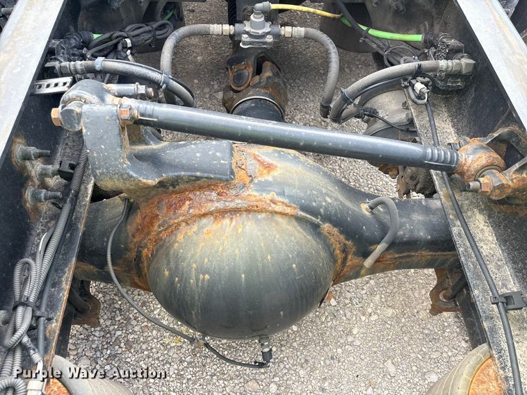 image for item YA2431 2019 International LT625 semi truck