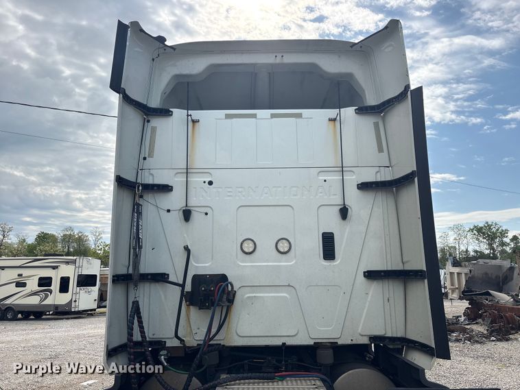 image for item YA2431 2019 International LT625 semi truck