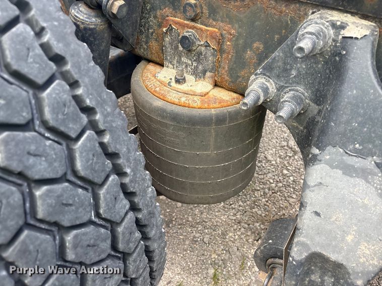 image for item YA2431 2019 International LT625 semi truck