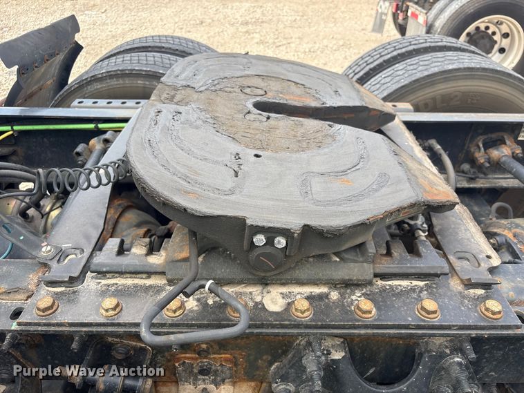 image for item YA2431 2019 International LT625 semi truck