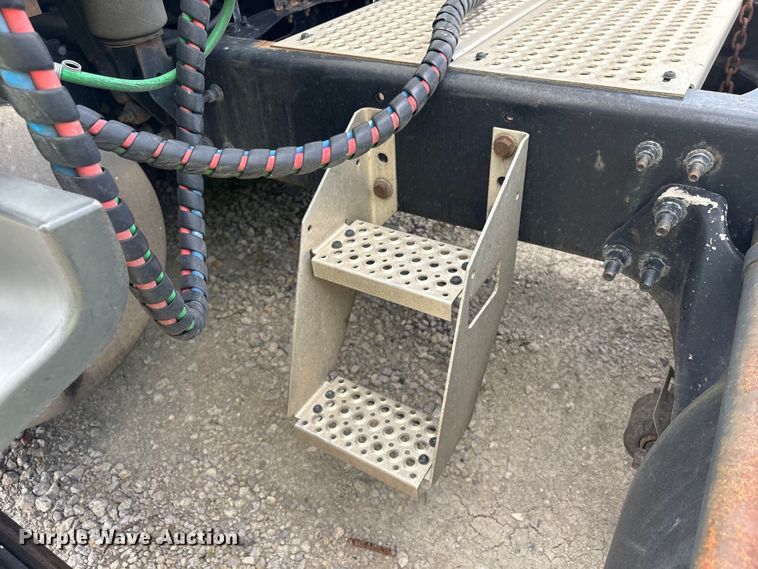 image for item YA2431 2019 International LT625 semi truck
