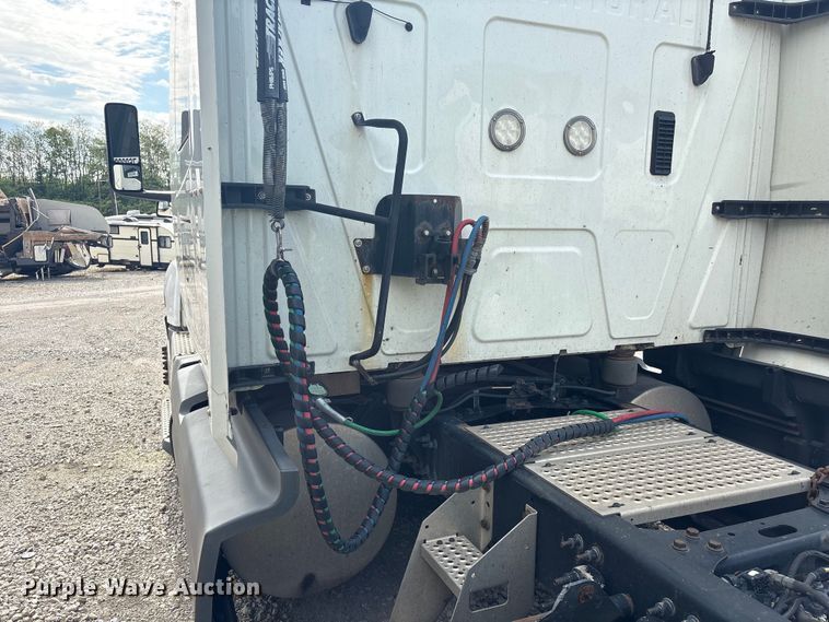 image for item YA2431 2019 International LT625 semi truck