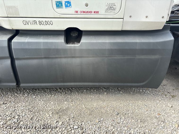 image for item YA2431 2019 International LT625 semi truck