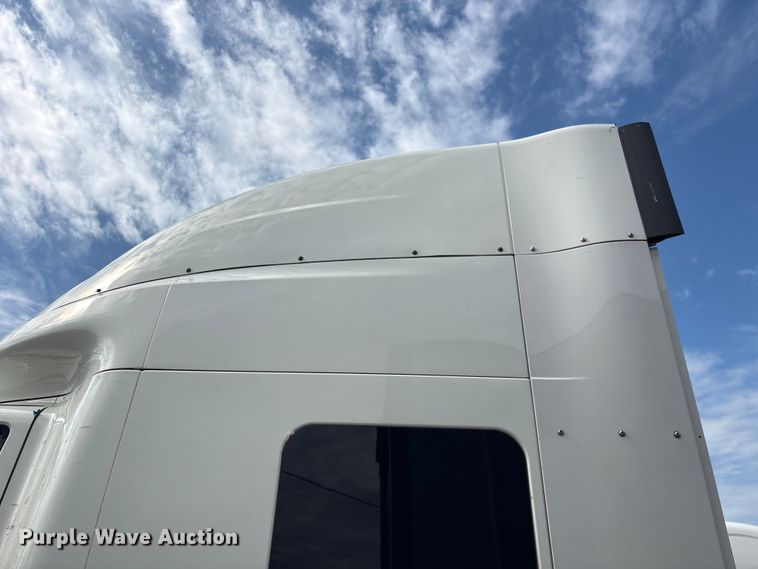 image for item YA2431 2019 International LT625 semi truck