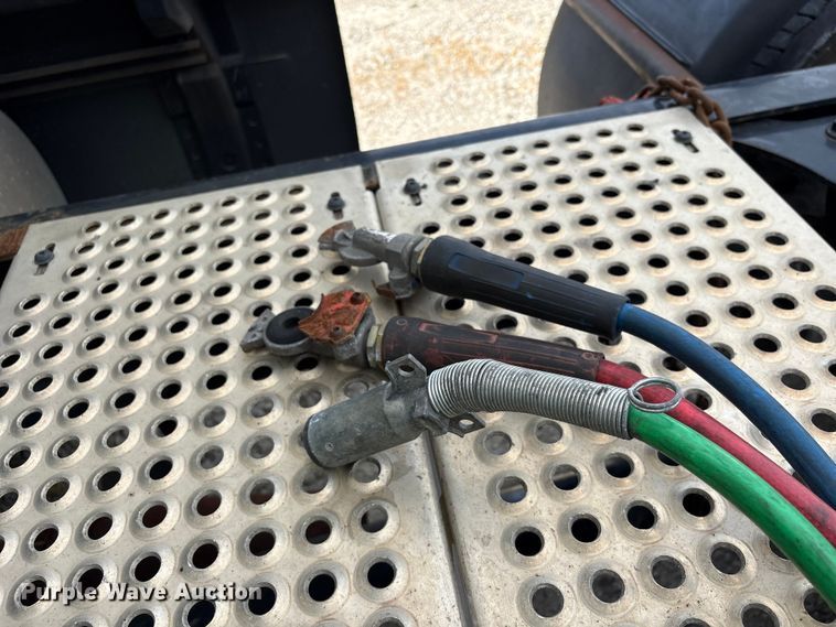 image for item YA2431 2019 International LT625 semi truck