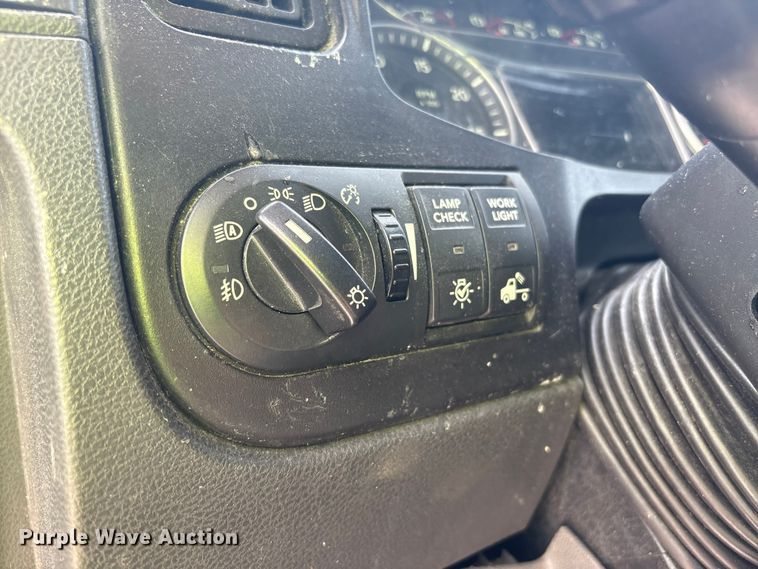 image for item YA2431 2019 International LT625 semi truck
