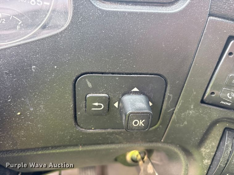image for item YA2431 2019 International LT625 semi truck