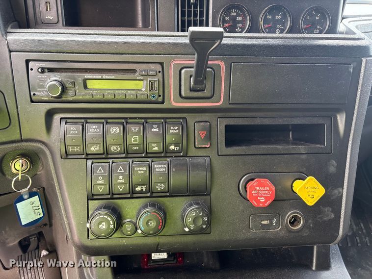 image for item YA2431 2019 International LT625 semi truck