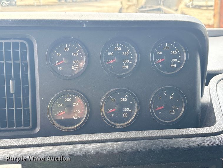 image for item YA2431 2019 International LT625 semi truck