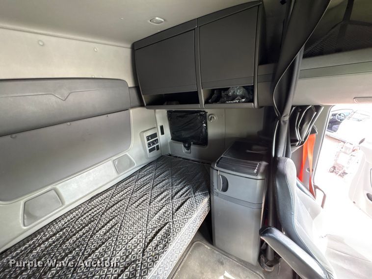 image for item YA2431 2019 International LT625 semi truck