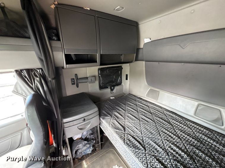 image for item YA2431 2019 International LT625 semi truck