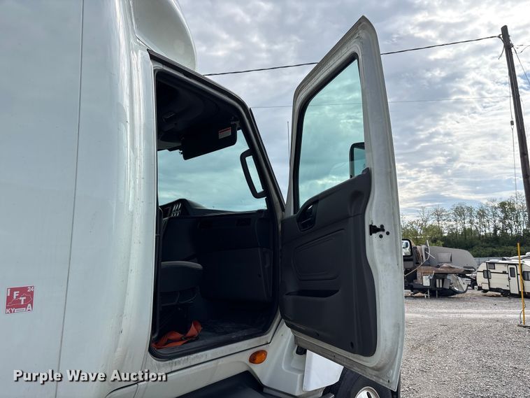 image for item YA2431 2019 International LT625 semi truck