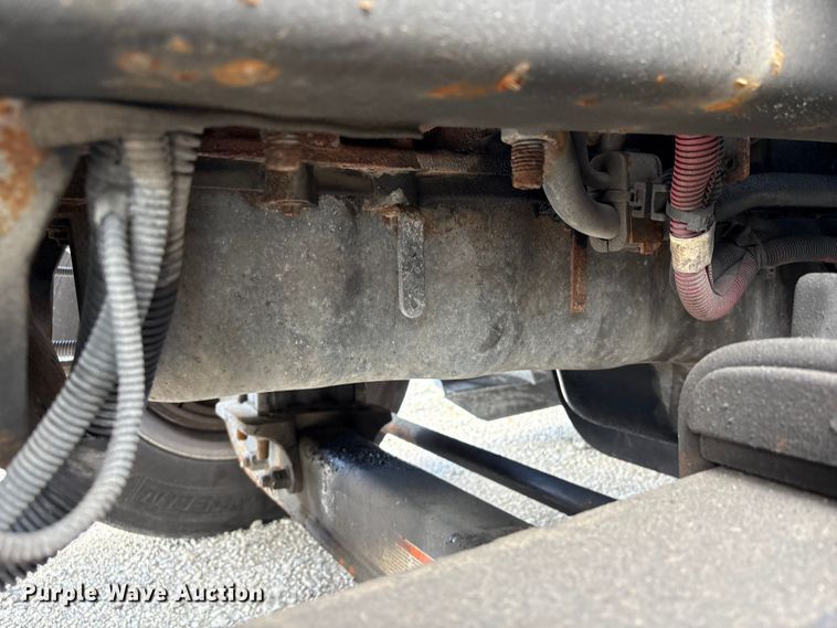 image for item YA2431 2019 International LT625 semi truck