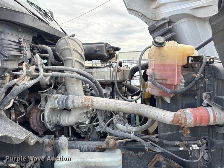 image for item YA2431 2019 International LT625 semi truck
