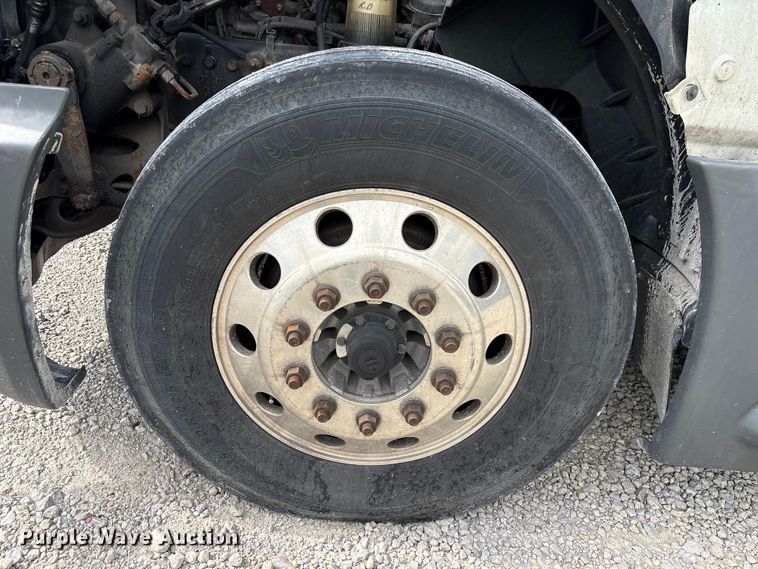 image for item YA2431 2019 International LT625 semi truck