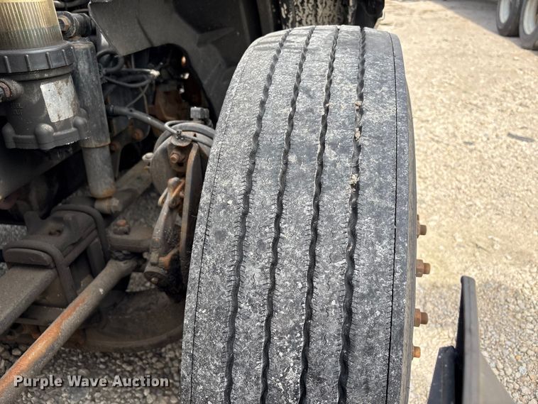 image for item YA2431 2019 International LT625 semi truck