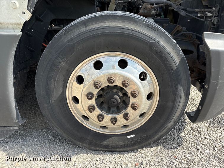 image for item YA2431 2019 International LT625 semi truck