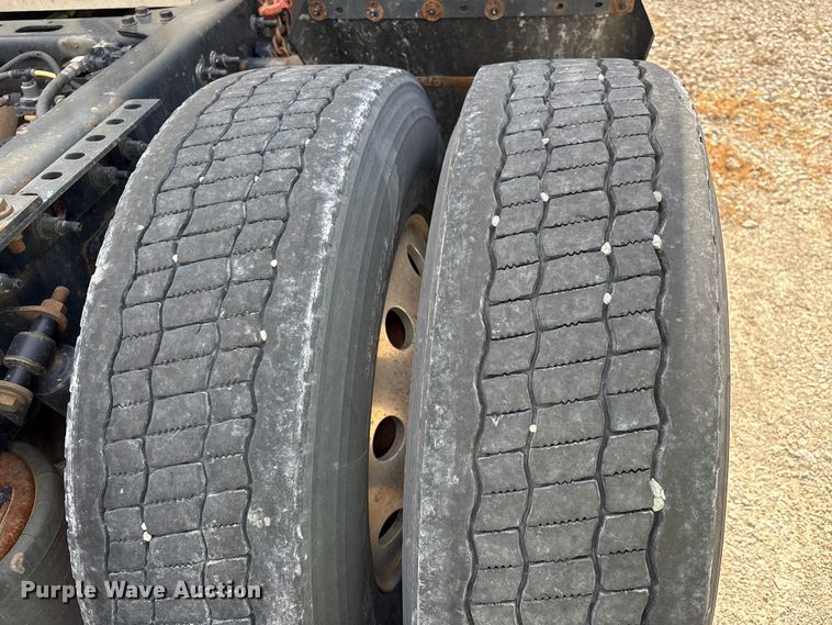 image for item YA2431 2019 International LT625 semi truck