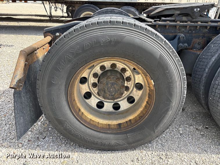 image for item YA2431 2019 International LT625 semi truck