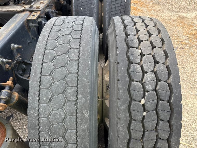image for item YA2431 2019 International LT625 semi truck