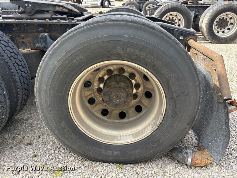 image for item YA2431 2019 International LT625 semi truck