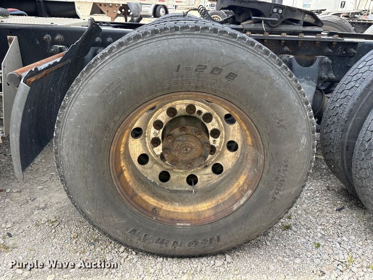 image for item YA2431 2019 International LT625 semi truck