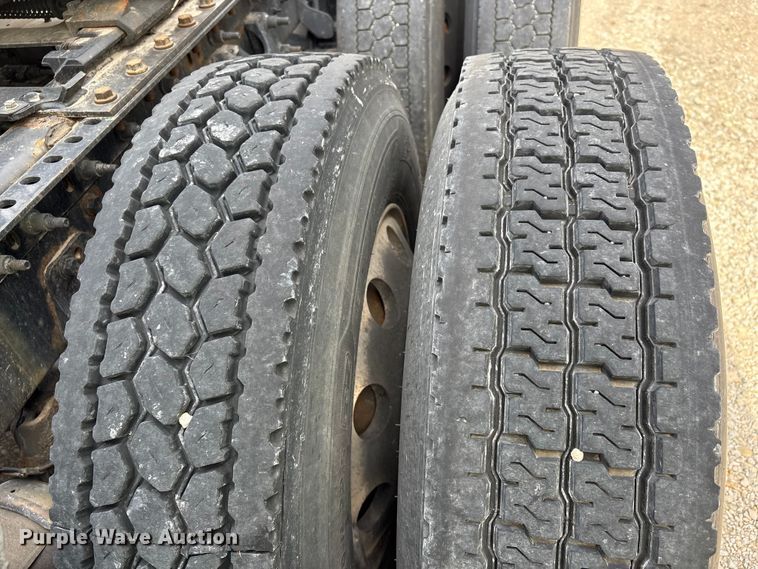image for item YA2431 2019 International LT625 semi truck