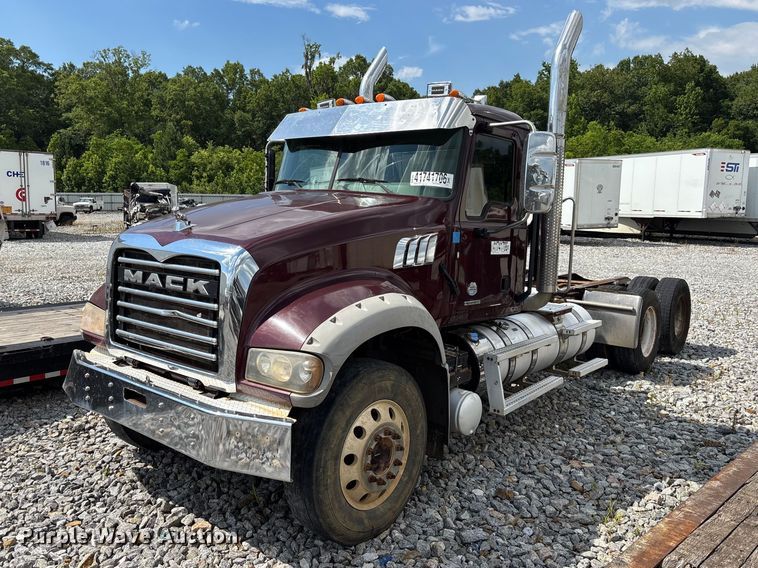image for item YA2734 2020 Mack Granite truck cab and chassis