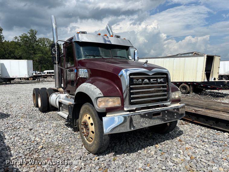 image for item YA2734 2020 Mack Granite truck cab and chassis