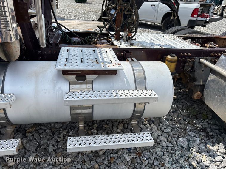 image for item YA2734 2020 Mack Granite truck cab and chassis