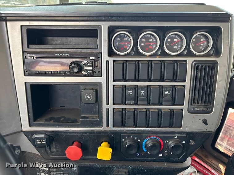 image for item YA2734 2020 Mack Granite truck cab and chassis