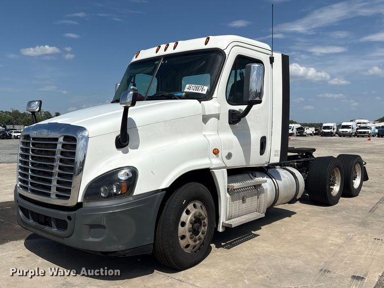 2018 Freightliner Cascadia semi truck