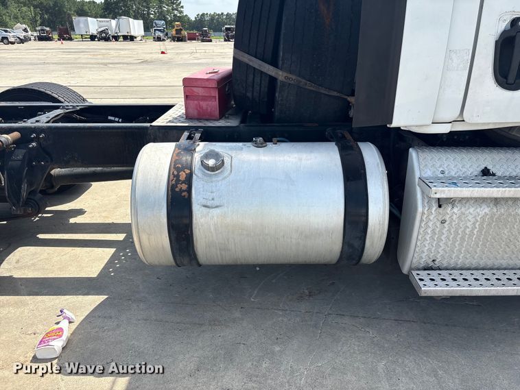 image for item YA2847 2018 Freightliner Cascadia semi truck