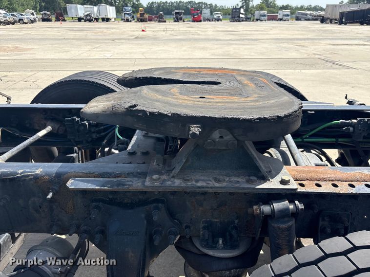image for item YA2847 2018 Freightliner Cascadia semi truck