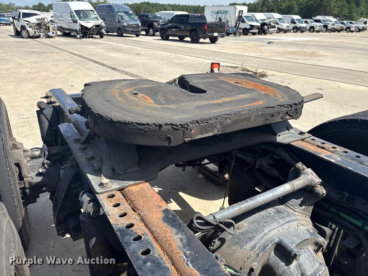 image for item YA2847 2018 Freightliner Cascadia semi truck