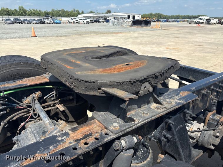 image for item YA2847 2018 Freightliner Cascadia semi truck