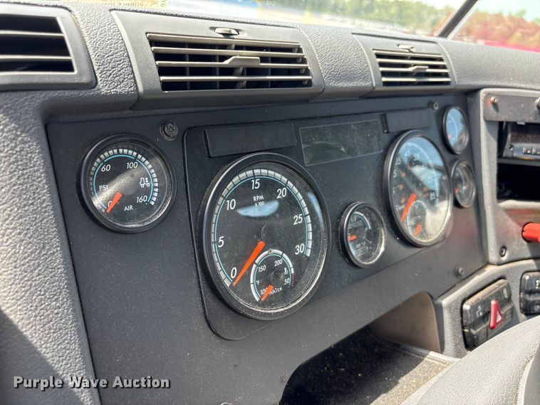 image for item YA2847 2018 Freightliner Cascadia semi truck