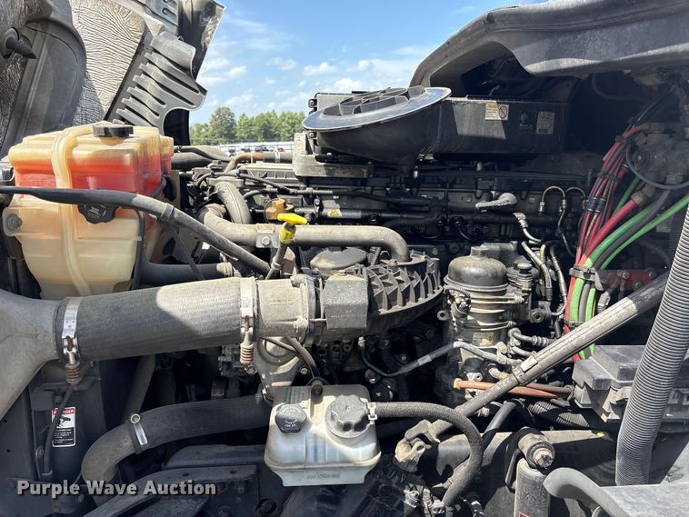 image for item YA2847 2018 Freightliner Cascadia semi truck