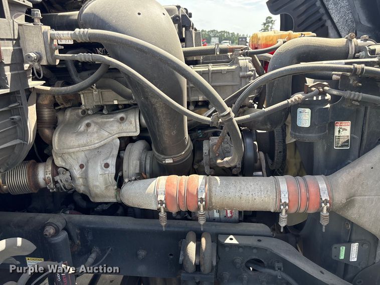 image for item YA2847 2018 Freightliner Cascadia semi truck