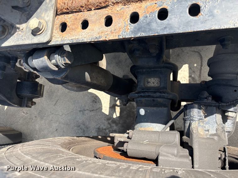 image for item YA2847 2018 Freightliner Cascadia semi truck