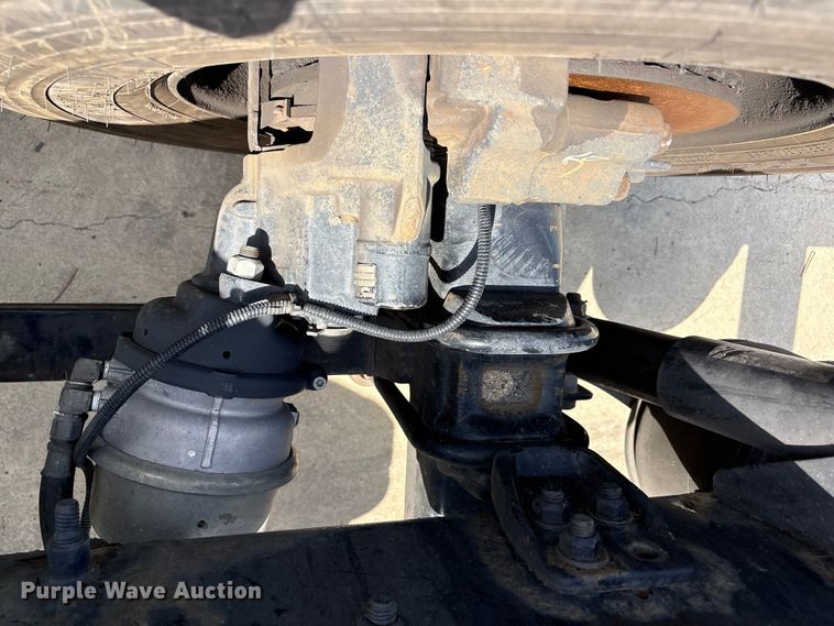 image for item YA2847 2018 Freightliner Cascadia semi truck