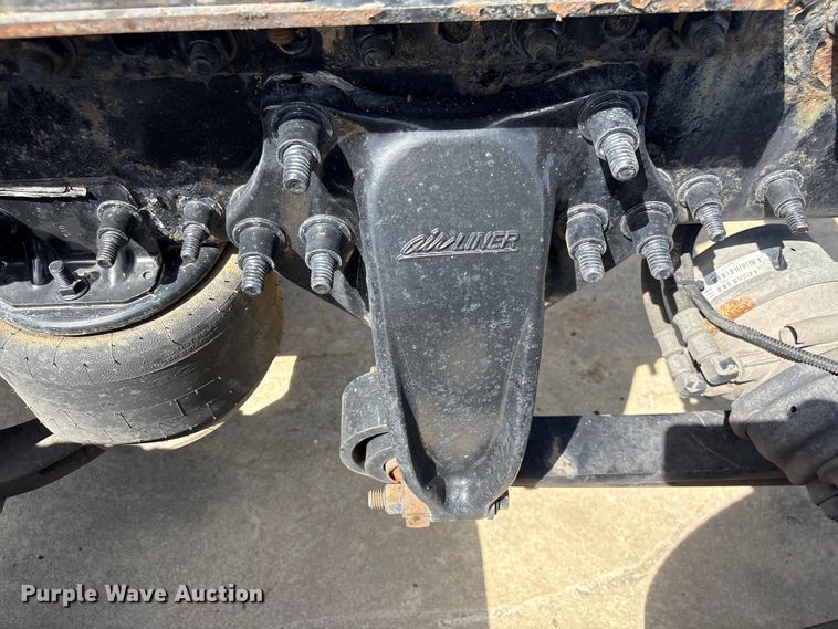 image for item YA2847 2018 Freightliner Cascadia semi truck